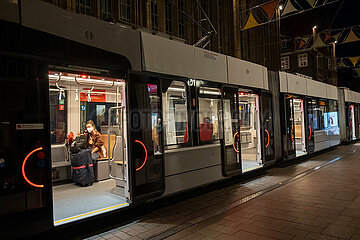 Deutschland  Bremen - Strassenbahn der BSAG an der Haltestelle in der City