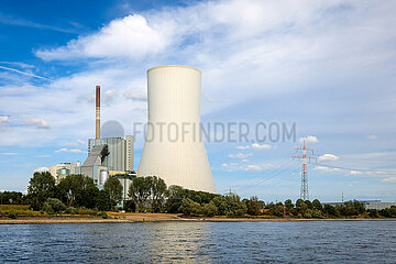 STEAG Steinkohlekraftwerk Walsum  Niedrigwasser im Rhein  Duisburg  Nordrhein-Westfalen  Deutschland