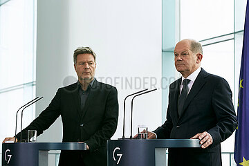Berlin  Deutschland - Der Bundeswirtschaftsminister Robert Habeck und Bundeskanzler Olaf Scholz im Kanzleramt.