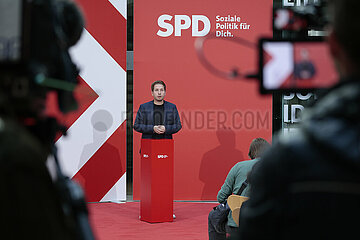 Kevin Kuehnert - Pressekonferenz mit dem SPD-Generalsekretaer  Willy-Brandt-Haus