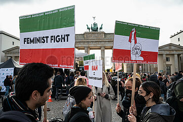 Berlin  Deutschland  Solidaritaetskundgebung anlaesslich des Aufstands im Iran nach dem Tod von Mahsa Amini
