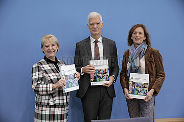 Bundespressekonferenz zum Thema: Vorstellung der OECD-Studie Bildung auf einen Blick