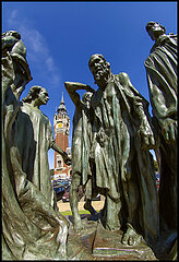 FRANKREICH. Pas-de-calais (62) Calais. Das Rathaus und das Glockenturm. Die Burghers of Calais ist eine Statuengruppe von Auguste Rodin  die von der Stadt in Auftrag gegeben wurde  in der das erste Beispiel für Bronze 1895 eingeweiht wurde. Es ist eines der berühmtesten Werke von Rodin.