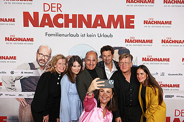 Der Nachname feiert Premiere in Köln