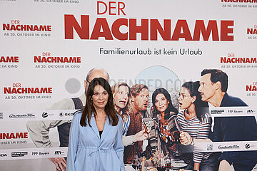 Der Nachname feiert Premiere in Köln