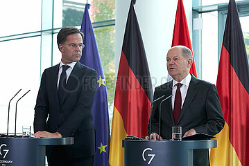 Berlin  Deutschland - Bundeskanzler Olaf Scholz und der niederlaendische Ministerpraesident Mark Rutte geben eine Pressekonferenz im Kanzleramt.