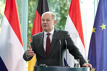 Berlin  Deutschland - Bundeskanzler Olaf Scholz bei einer Pressekonferenz im Kanzleramt.