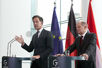 Berlin  Deutschland - Bundeskanzler Olaf Scholz und der niederlaendische Ministerpraesident Mark Rutte geben eine Pressekonferenz im Kanzleramt.