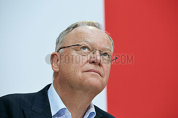 Berlin  Deutschland - Stephan Weil bei der Pressekonferenz zum Ergebnis der Landtagswahl in Niedersachsen.