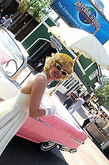 USA. California. Los Angeles. Hollywood. Actress playing Marilyn Monroe at the entrance of the Universal Studios.