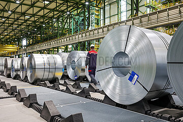 ThyssenKrupp Steel  Stahlcoils in der FBA10 Feuerbeschichtungsanlage 10  Dortmund  Nordrhein-Westfalen  Deutschland