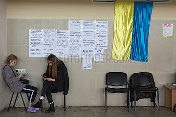 Lviv  Oblast Lviv  Ukraine - Ukrainische Kriegsfluechtlinge sind im Busbahnhof Lviv untergebracht