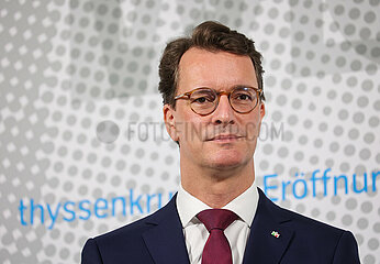 ThyssenKrupp Steel  NRW Ministerpraesident Hendrik Wuest  Eroeffnung  Feuerbeschichtungsanlage 10  Dortmund  Nordrhein-Westfalen  Deutschland