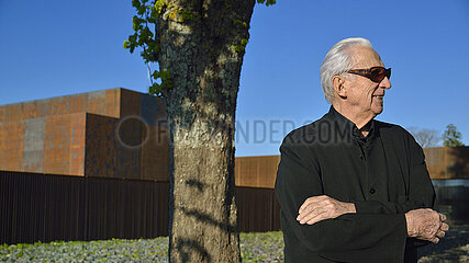 FRANCE. OCCITANY. AVEYRON (12) AVEYRON (12) RODEZ. SOULAGES MUSEUM. PIERRE SOULAGES IN APRIL 2014  IN FRONT OF THE MUSEUM DEDICATED TO HIS WORK IN HIS HOMETOWN AND WHICH BEARS HIS NAME. A major figure in abstraction  Pierre Soulages is one of the most recognized French artists of abstract art. Designed by the Catalan architects RCR  the museum houses the largest collection in the world of the artist  the latter having bequeathed to his hometown more than 500 works bringing together all the techniques used during his career: paintings  water- strong  serigraphs  lithographs..