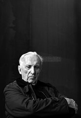 FRANCE. OCCITANY. AVEYRON (12) RODEZ  SOULAGES MUSEUM. TEMPORARY EXHIBITION ROOM  THE ARTIST PIERRE SOULAGES IN 2014  IN FRONT OF AN OUTRENOIR