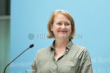 Berlin  Deutschland - Bundesfamilienministerin Lisa Paus bei einer Pressekonferenz.