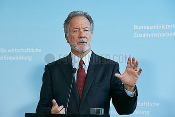 Berlin  Deutschland - Der Exekutivdirektor des UN World Food Programme David Beasley bei einer Pressekonferenz.