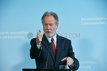Berlin  Deutschland - Der Exekutivdirektor des UN World Food Programme David Beasley bei einer Pressekonferenz.