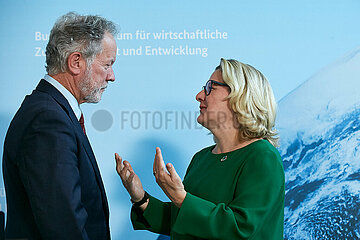 Berlin  Deutschland - Svenja Schulze und David Beasley im Gespraech nach einer gemeinsamen Pressekonferenz.