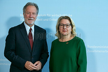 Berlin  Deutschland - Svenja Schulze und David Beasley nach einer gemeinsamen Pressekonferenz.
