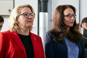 Berlin  Deutschland - Svenja Schulze und Yasmin Fahimi bei einer Pressekonferenz zum Projekt THAMM.