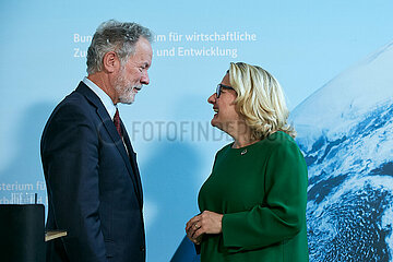 Berlin  Deutschland - Svenja Schulze und David Beasley im Gespraech nach einer gemeinsamen Pressekonferenz.