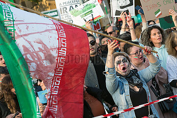 22.10.2022  Berlin  Deutschland - Demonstration unter dem Motto: Solidaritaet mit den Protestierenden im Iran