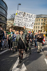 Fridays for Future gegen das bayerische Klimaschutzgesetz