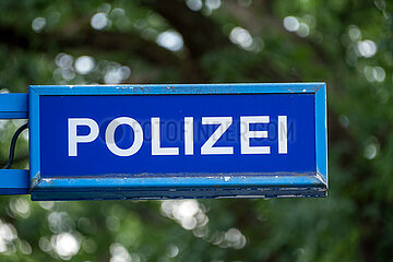 Deutschland  Bremen - Schild an einem Polizeikommissariat
