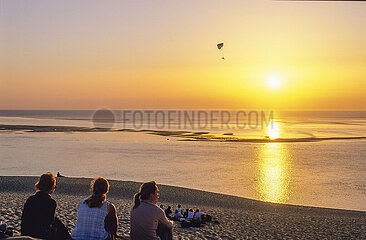 France. Aquitaine. Gironde (33). Bassin d'Arcachon. The view on the Arguin sandbank from the Pila dune