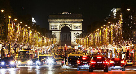 Frankreich-Paris-Christmas-Saison-Licht-Energie-Ersparnis