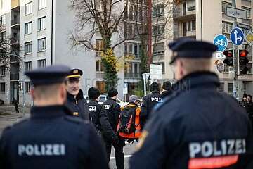 Letzte Generation blockiert erneut Verkehr am Friedensengel in München