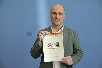 Sven Lehmann (Queer-Beauftragter der Bundesregierung) - Bundespressekonferenz zum Thema: Vorstellung des ersten Aktionsplans der Bundesregierung Queer leben