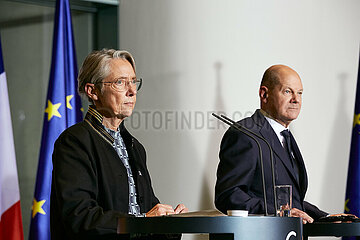 Berlin  Deutschland - Frankreichs Premierministerin Elisabeth Borne und Bundeskanzler Olaf Scholz geben eine Pressekonferenz im Kanzleramt.