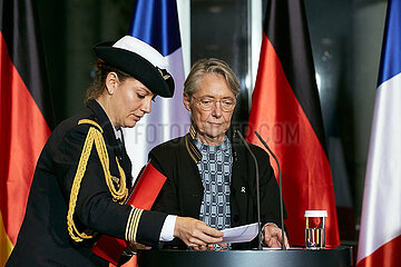 Berlin  Deutschland - Frankreichs Premierministerin Elisabeth Borne bei einer Pressekonferenz im Kanzleramt.