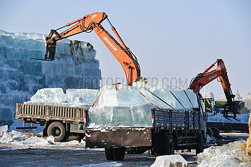 CHINA-HEILONGJIANG-HARBIN-ICE-SNOW WORLD-CONSTRUCTION (CN)