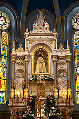 Kroatien  Marija Bistrica - Der bekannte katholische Marienwallfahrtsort Marija Bistrica  Kirche der Heiligen Jungfrau Maria  Altar mit der Schwarzen Madonna