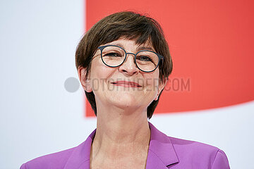 Berlin  Deutschland - Die SPD-Vorsitzende Saskia Esken bei einer Pressekonferenz im Willy-Brandt-Haus.