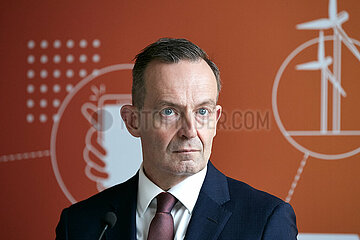 Berlin  Deutschland - Bundesminister Volker Wissing bei der Pressekonferenz zur Vorstellung der Digitalstrategie Deutschland.