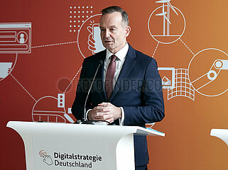 Berlin  Deutschland - Bundesminister Volker Wissing bei der Pressekonferenz zur Vorstellung der Digitalstrategie Deutschland.