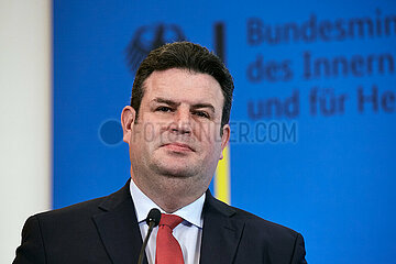 Berlin  Deutschland - Bundesarbeitsminister Hubertus Heil bei der Pressekonferenz zum Fachkraefteeinwanderungsgesetz.