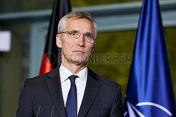 Berlin  Deutschland - NATO-Generalsekretaer Jens Stoltenberg bei einer Pressekonferenz im Kanzleramt.