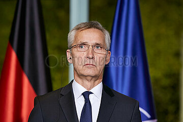 Berlin  Deutschland - NATO-Generalsekretaer Jens Stoltenberg bei einer Pressekonferenz im Kanzleramt.