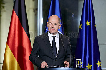 Berlin  Deutschland - Bundeskanzler Olaf Scholz bei der Pressekonferenz im Kanzleramt anlaesslich des Besuchs des NATO-Generalsekretaers.