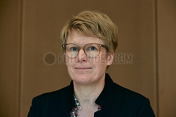 Berlin  Deutschland - Frau Prof. Dr. Veronika Grimm beim ersten Treffen des Sachverstaendigenrates fuer Verbraucherfragen.