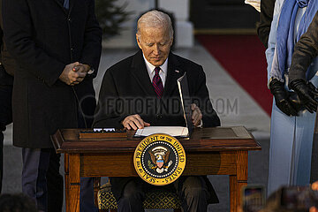 US-Washington  D.C.-Biden Respect for Hedy Act-Signing