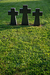 Kroatien  Zagreb - Graeber deutscher Wehrmachtssoldaten (4000 insgesamt) auf multikonfessionellem Zentralfriedhof Mirogoj