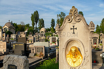 Kroatien  Zagreb - multikonfessioneller Zentralfriedhof Mirogoj  angelegt 1876 (k.u.k.-Monarchie) -1929  Graeber kroatischer buergerlichen Familien aus der k.u.k.-Zeit als auch neuere