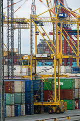 Deutschland  Bremerhaven - Containerbruecke im Container-Terminal Bremerhaven