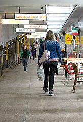 Berlin  Deutschland  Ladenstrasse Sued im U-Bahnhof Onkel Toms Huette